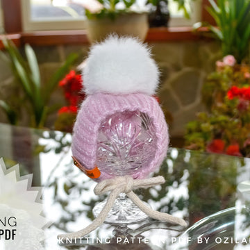Hat with pompom for small dog
