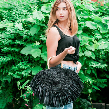 Bag with a fringe
