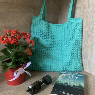 Laura tote bag