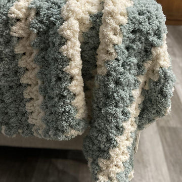 Easy Stitch Plush Chunky Blanket