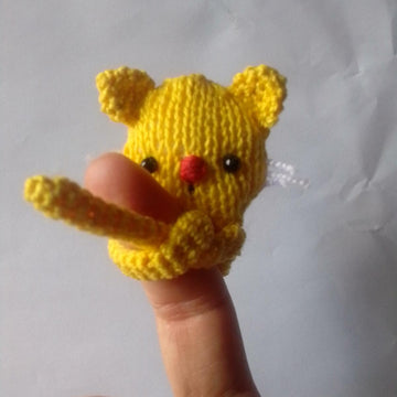 YELLOW CAT (Brooch or Pin)knit