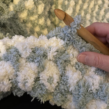 Quick and Easy Fluffy Throw Blanket