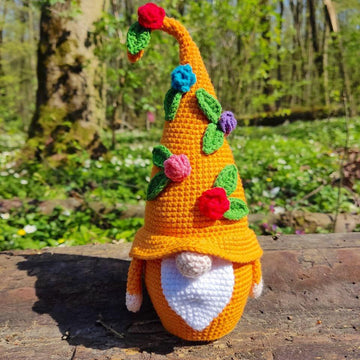 Gnome with roses