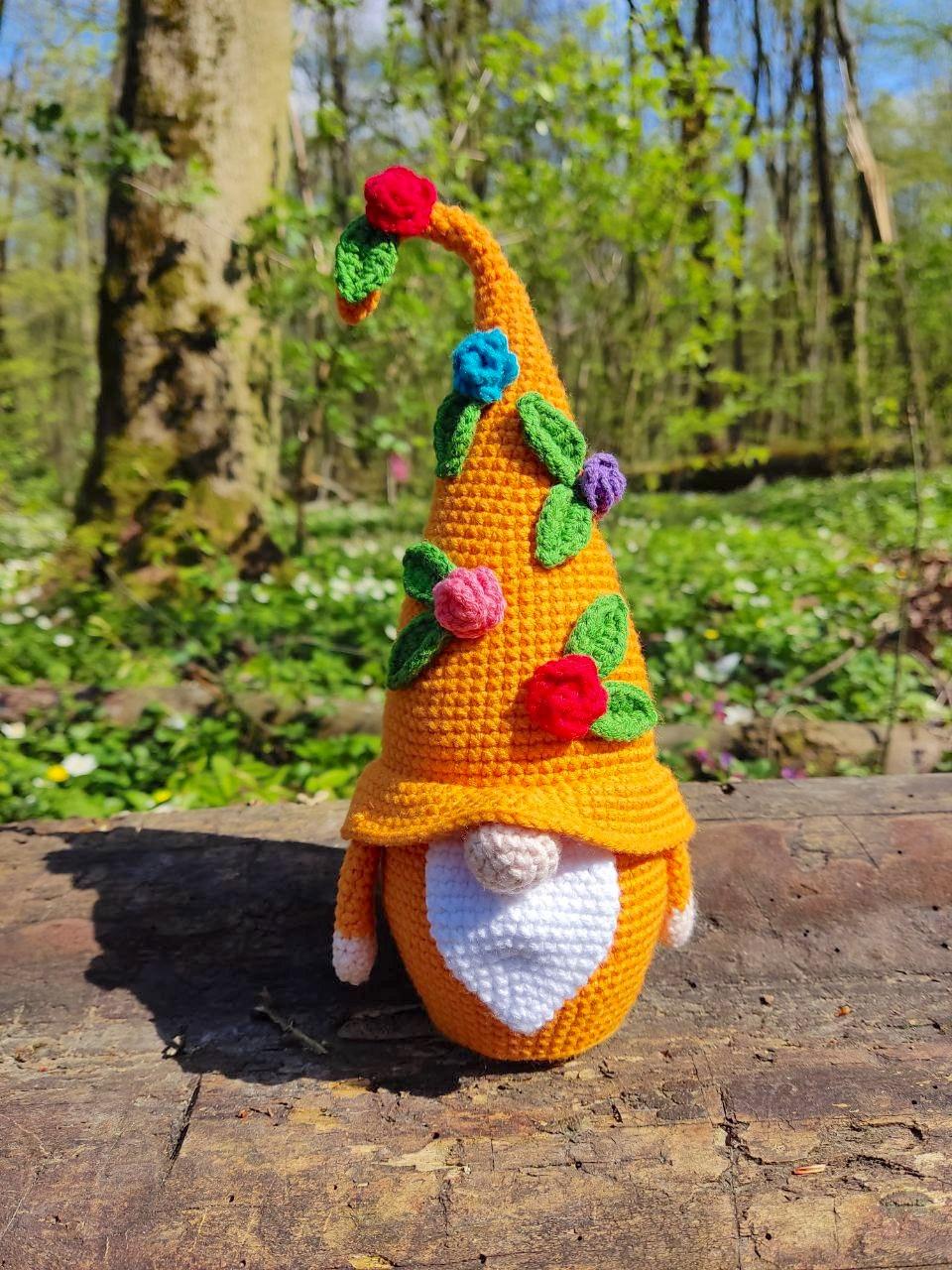 Gnome with roses