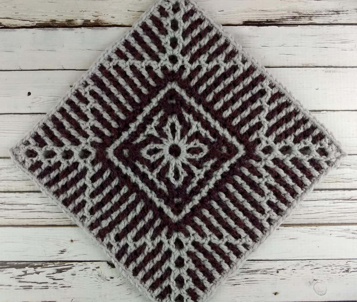 August Interlocking Square