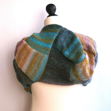 Entrelac shoulder hugger