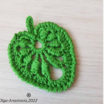Openwork green leaf crochet