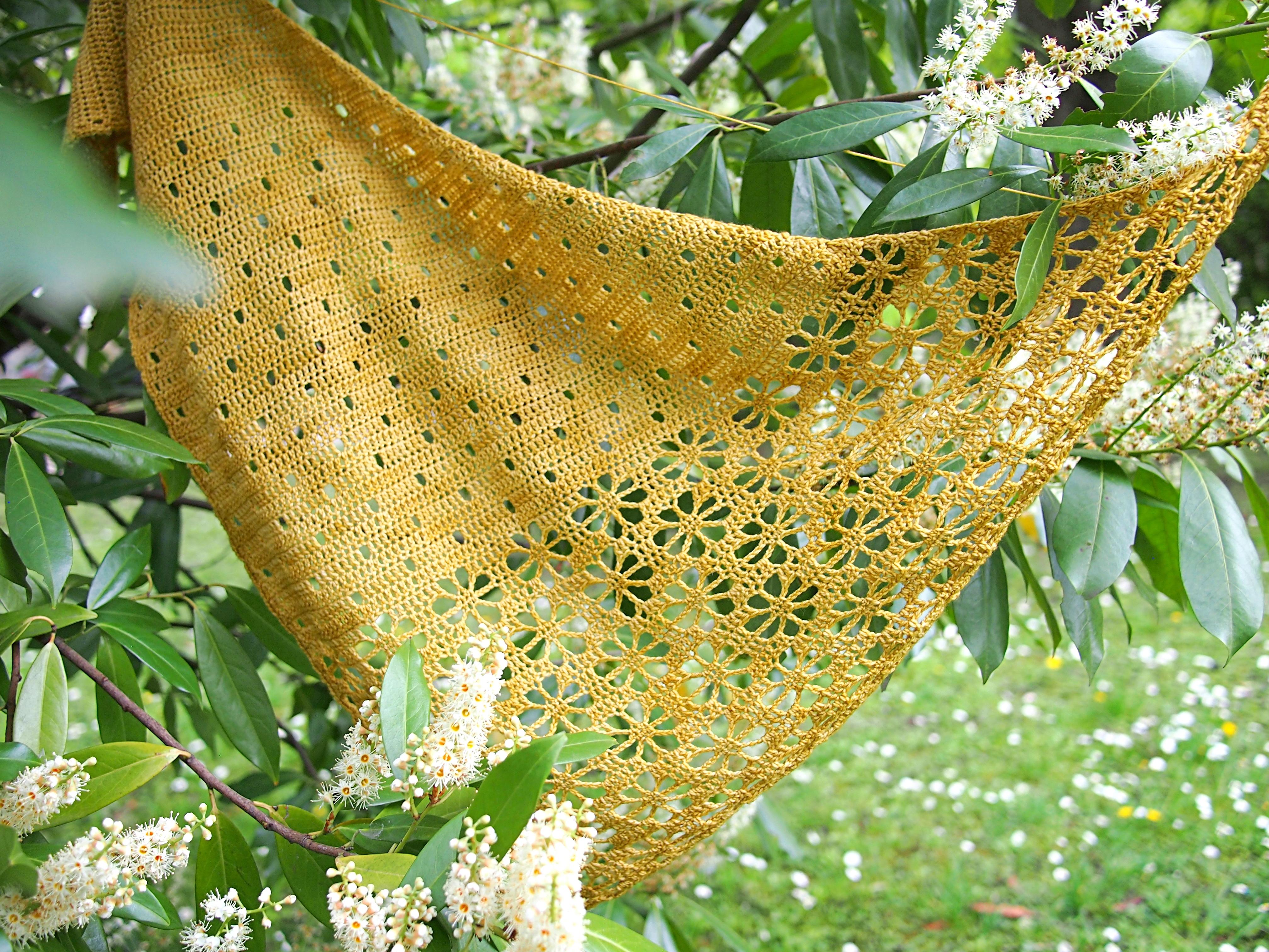 Falling blossoms shawl