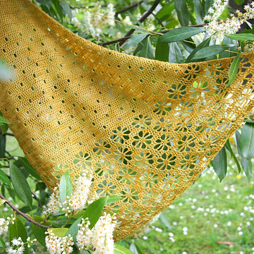Falling blossoms shawl