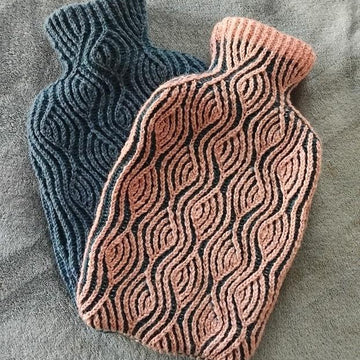 Brynne Hot Water Bottle Cover (Brioche knitting)