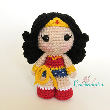 Wonder Woman Classic amigurumi doll - crochet pattern by Crochelandia