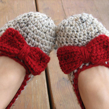 Crochet slippers with bow