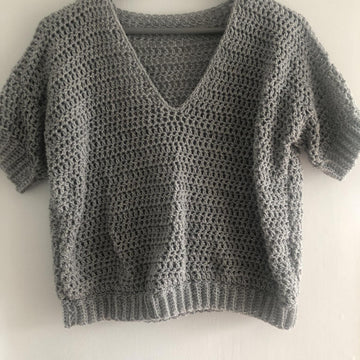 Simple V Top