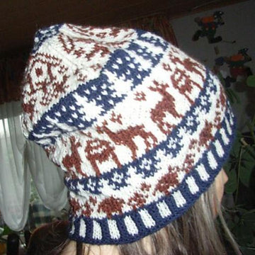 Winter deer feeding beanie