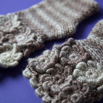Lovers of flowers mittens