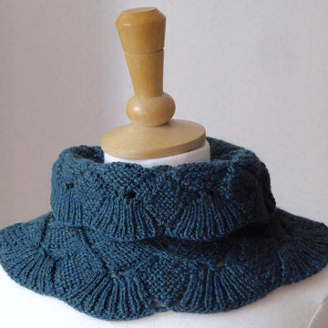 Anglebury Cowl