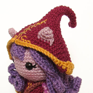 Lulu and Pix amigurumi doll - crochet pattern by Crochelandia