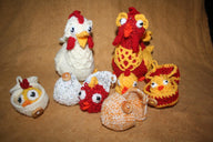 Huhn mit Küken und Ei