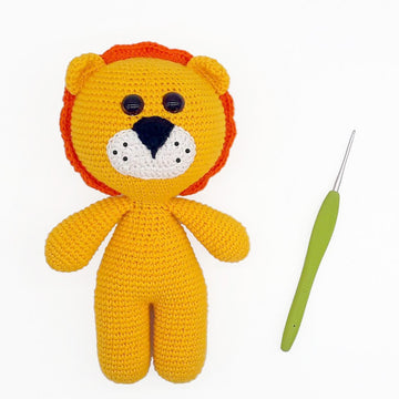 Amigurumi lion