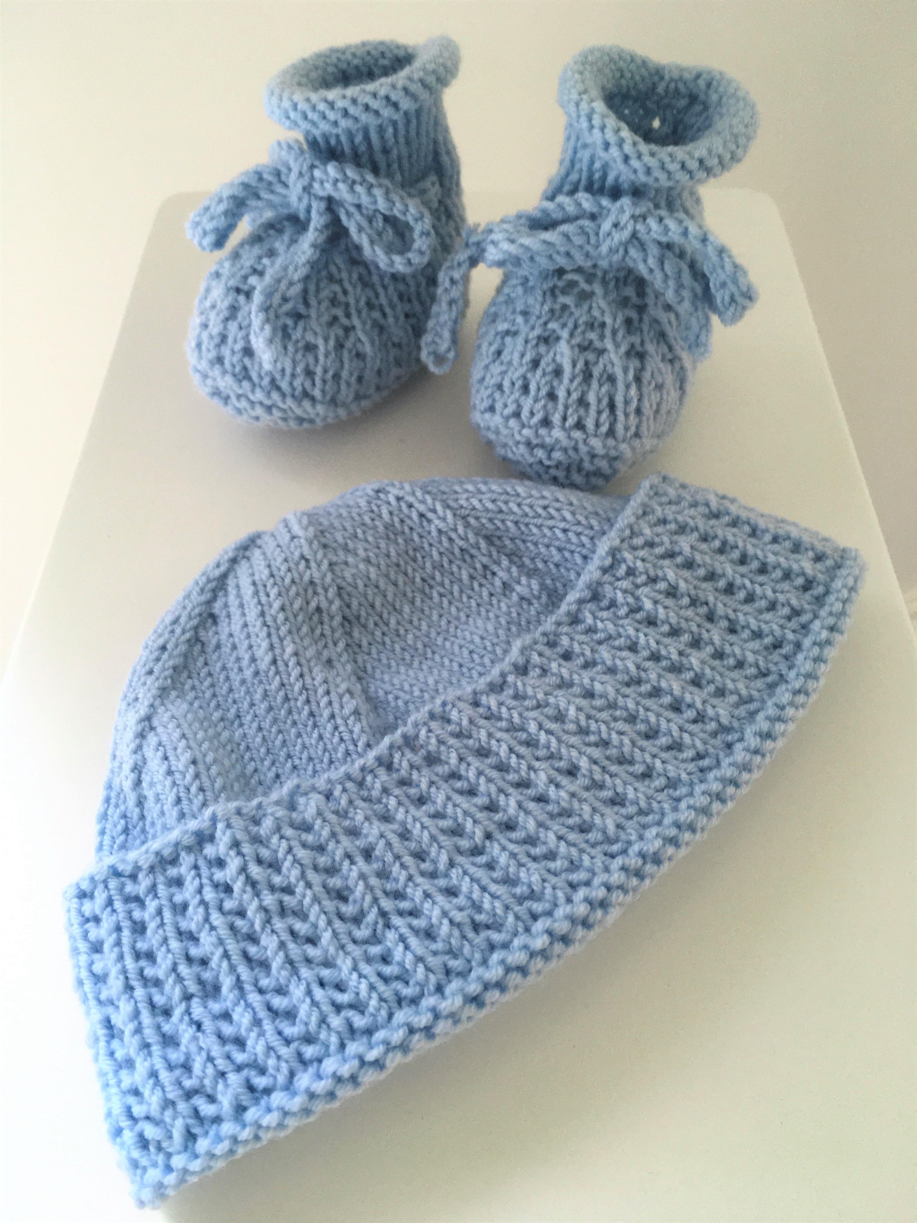 Blue Wren Booties and Hat BJ49