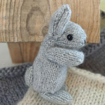 Free bunny rabbit knitting pattern