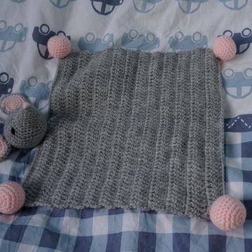 Amigurumi Häkelanleitung Schnuffeltuch Maus Leo ♥