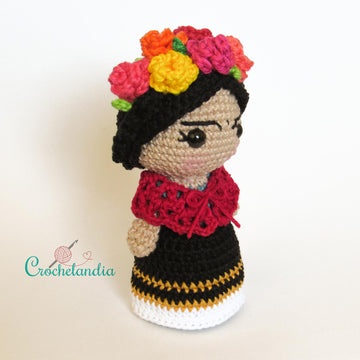 Frida amigurumi doll - crochet pattern by Crochelandia