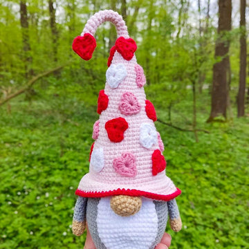 Crochet Valentine gnome