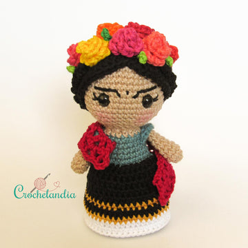 Frida amigurumi doll - crochet pattern by Crochelandia