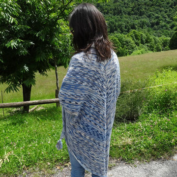 Macchie blu su lana mélange