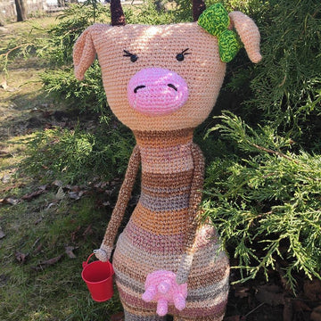 Scrap yarn Cow