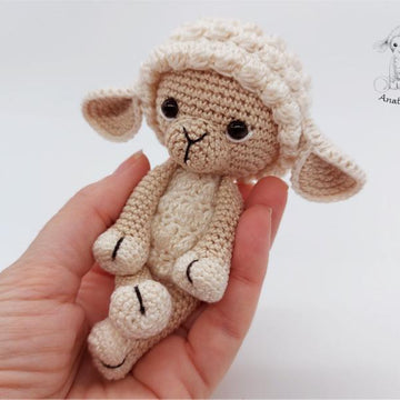 Small Lamb Amigurumi pattern