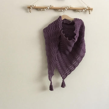 Pretty Waves Triangular Modern Scarf N 613