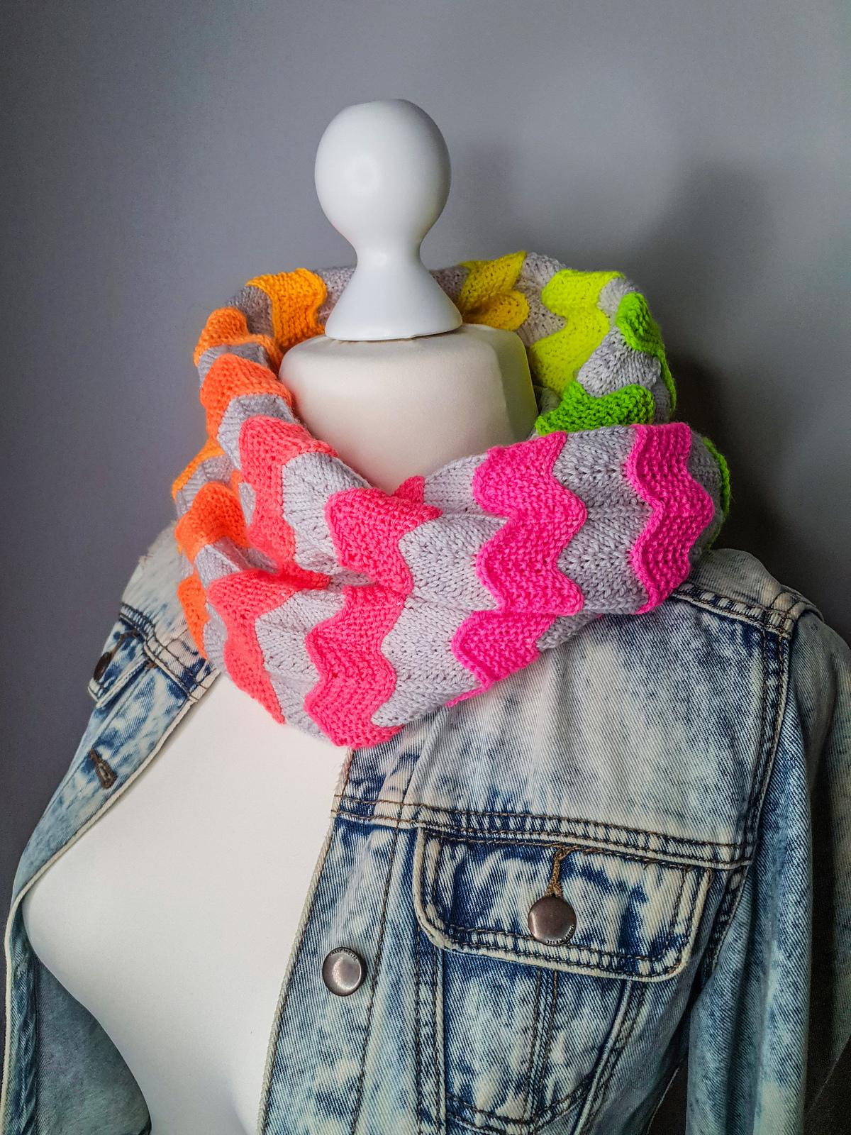 Wavy Path Cowl