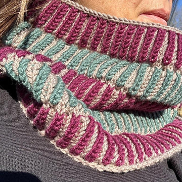 Colorblock Brioche Cowl