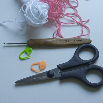 Häkelanleitung Babyschühchen mit Schleife