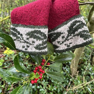 Holly Wreath Mittens