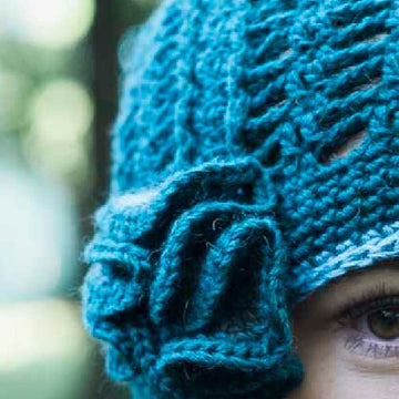 Trefoil Hat & Wristwarmers in Juniper Moon Farm Dromedary - J55-01 - Downloadable PDF