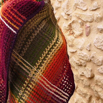 Hiedra Triangle Wrap