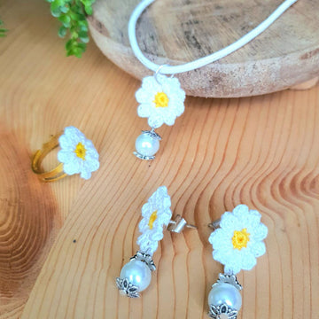 Daisy flower earrings, pendant and finger ring