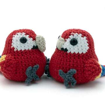 Amigurumi Scarlet Macaw