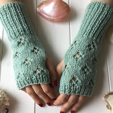 Diamond fingerless gloves