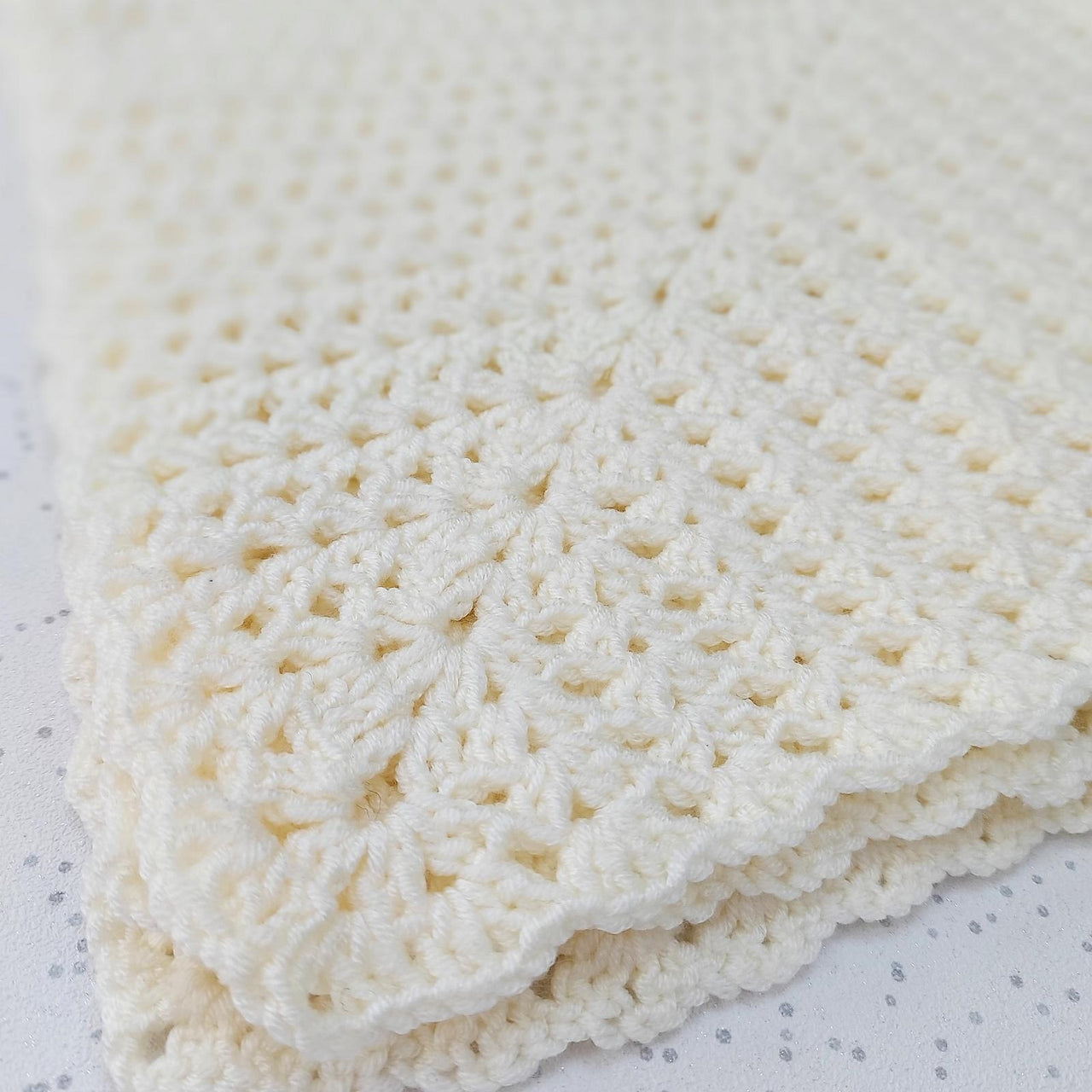Iris cream square shawl
