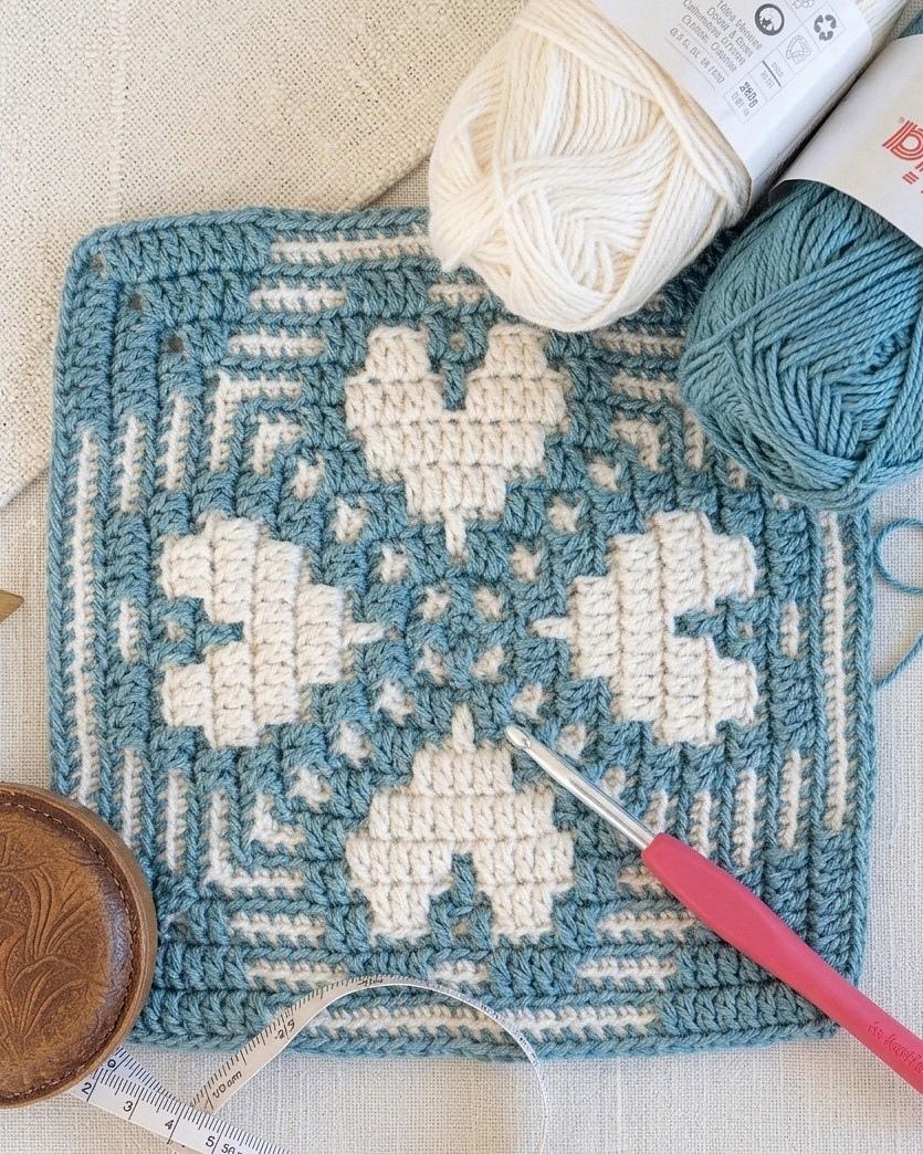 Circle of Hearts Square
