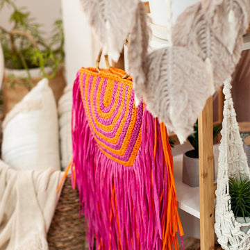 Bag with a fringe