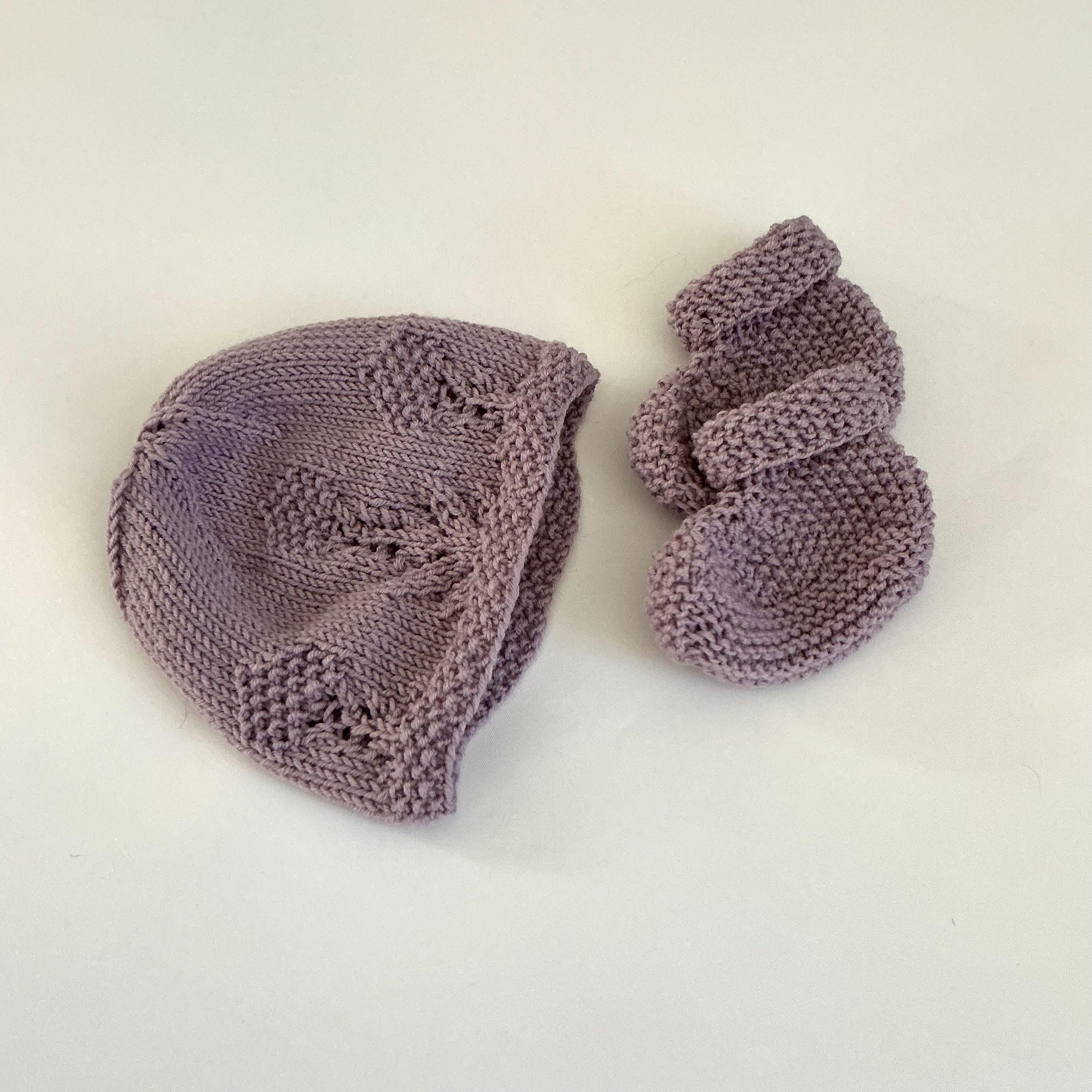Thistle Booties and Hat BJ512