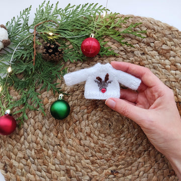 Tiny Christmas sweater for Obitsu11