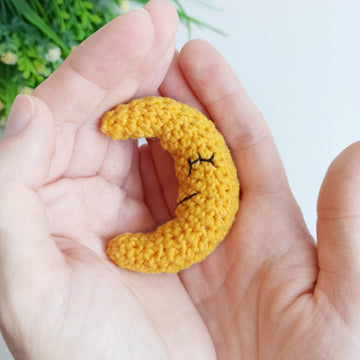 Crochet moon pattern, amigurumi crescent moon