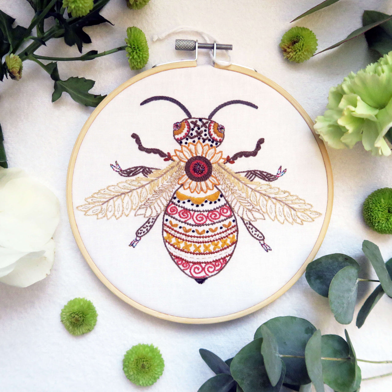 Un Chat Dans L'Aiguille Mireille the Bee Printed Embroidery Kit