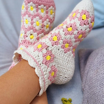 Floral crochet socks for adults and kids crochet pattern S10